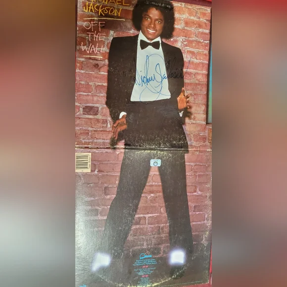 MICHAEL JACKSON AUTOGRAPHED VINYL - Picture 2 of 6